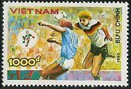 (1990-040) Марка Вьетнам "Футбол (5)"    ЧМ по футболу 1990, Италия III O