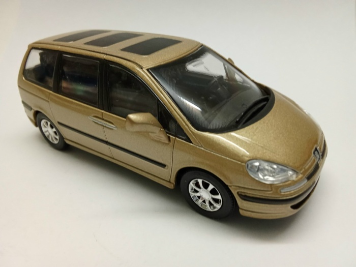 Модель авто 1:43 Peugeot 806 hongwell