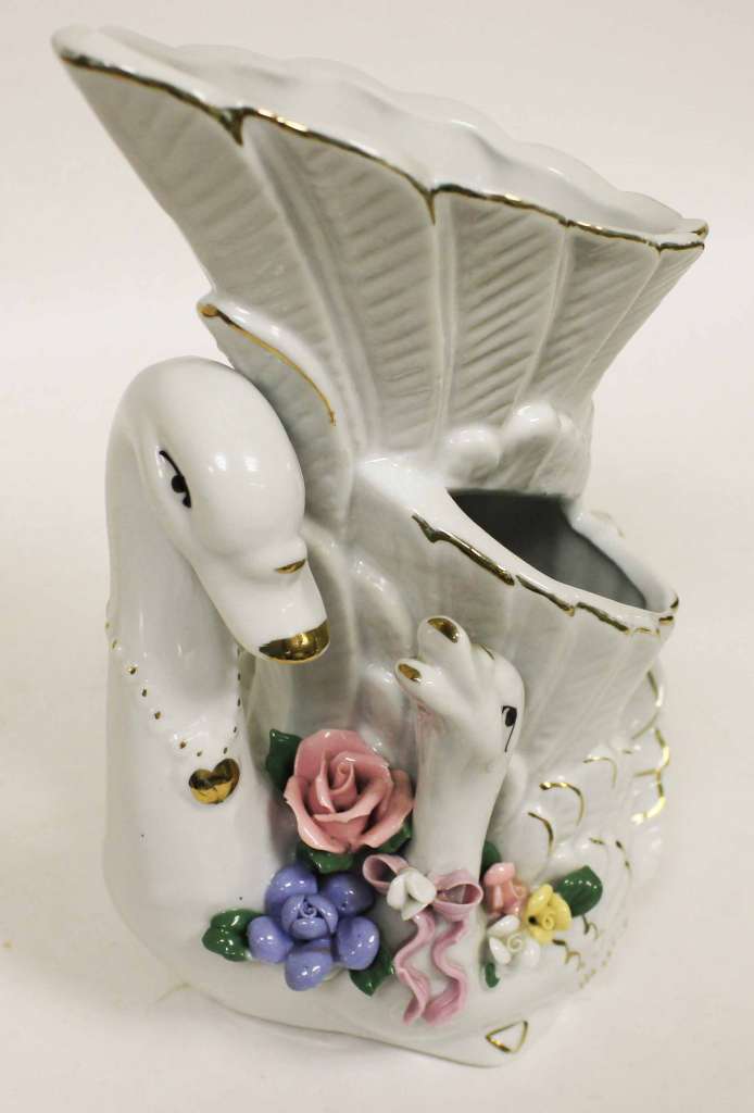 Керамическая ваза &quot;Лебеди&quot; ручной работы (состояние на фото)