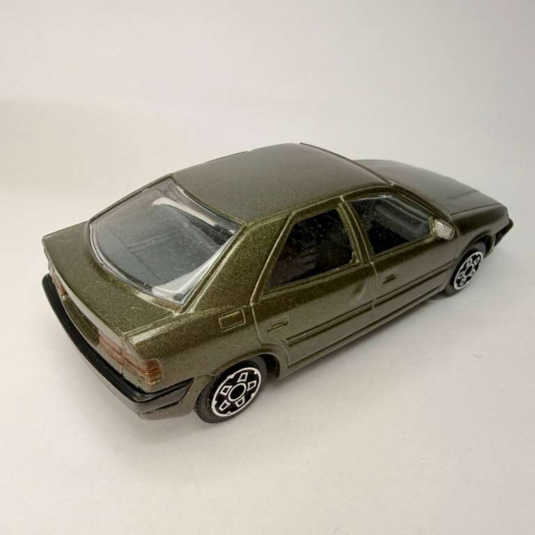 Модель BBurago Citroen Xantia в коробке
