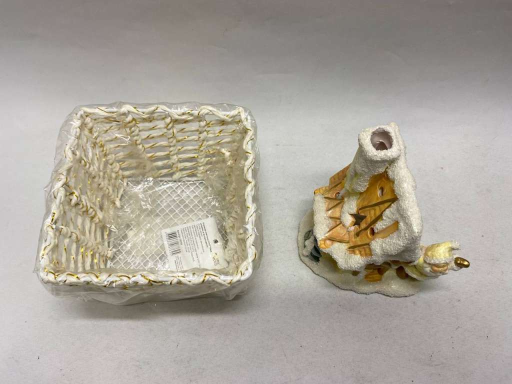 Корзинка плетеная и подсвечник