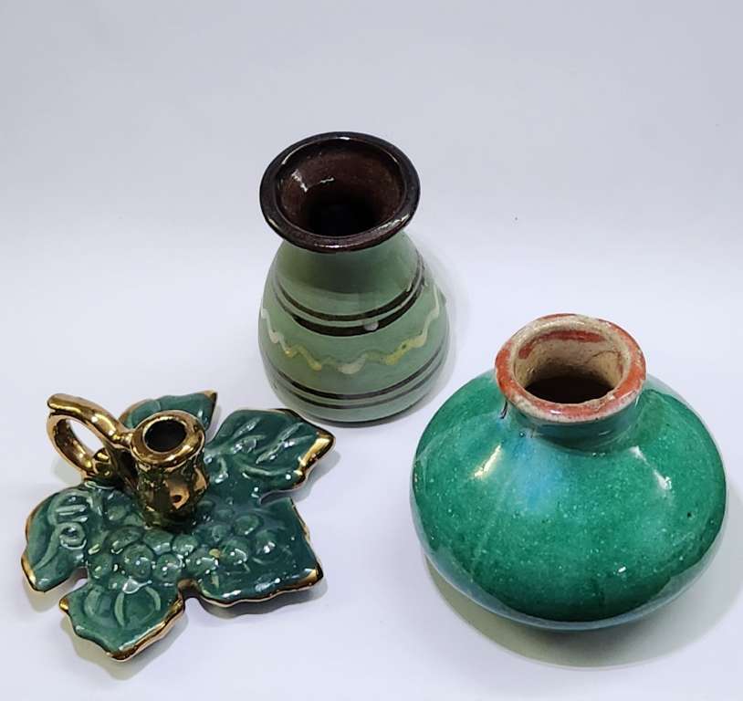 Миниатюрные вазочки 2 шт и подсвечник керамика (сост. на фото)