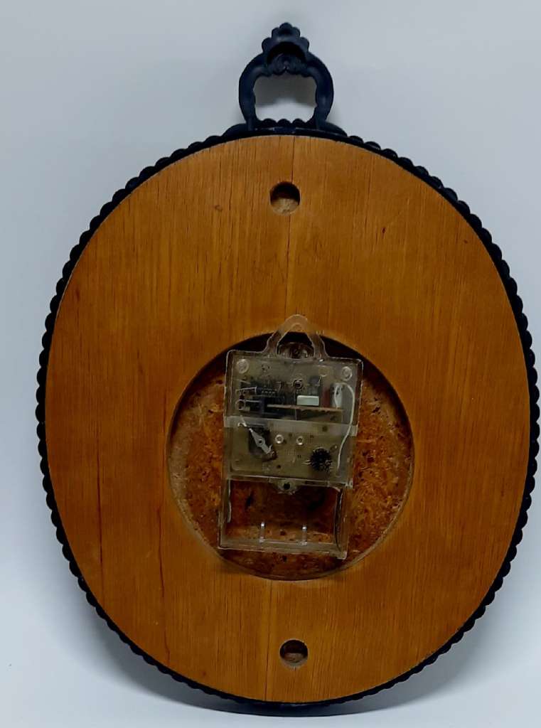 Часы настенные &quot;Янтарь&quot;, СССР (сост. на фото)