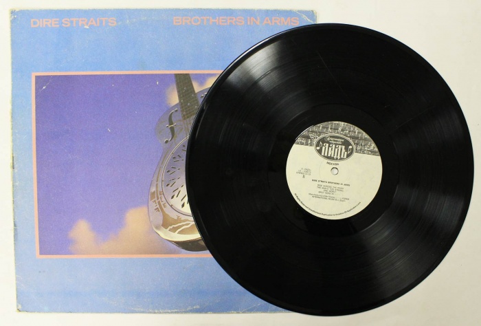 Пластинка виниловая , Dire Straits. Brothers in Arms Ладъ 300 мм. (сост. на фото)