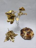 Набор Шкатулка 2 металические розы Вазочка и Подсвечник  металл (сост на фото)