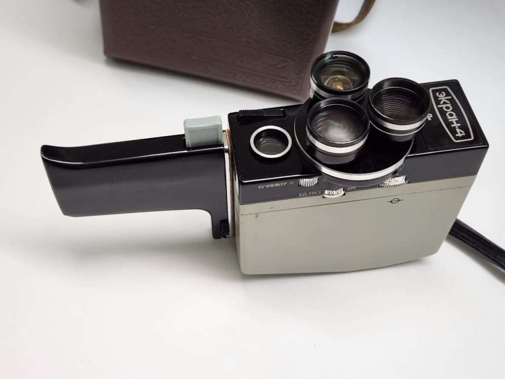 Кинокамера Экран 4 рабочая с чехлом СССР