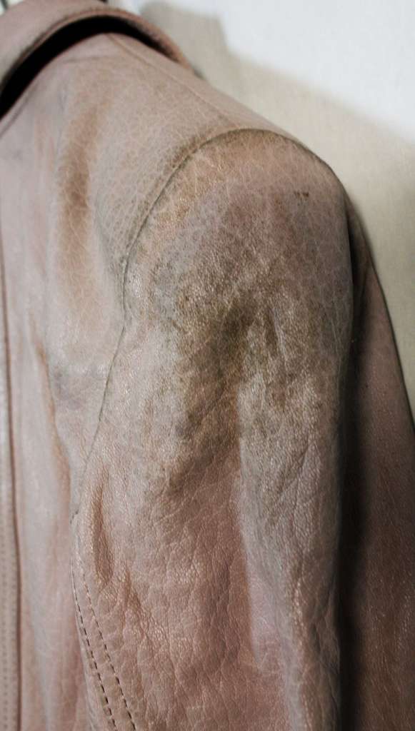 Пиджак женский, кожа, р-р - 48, пятна, грязь (сост. на фото)