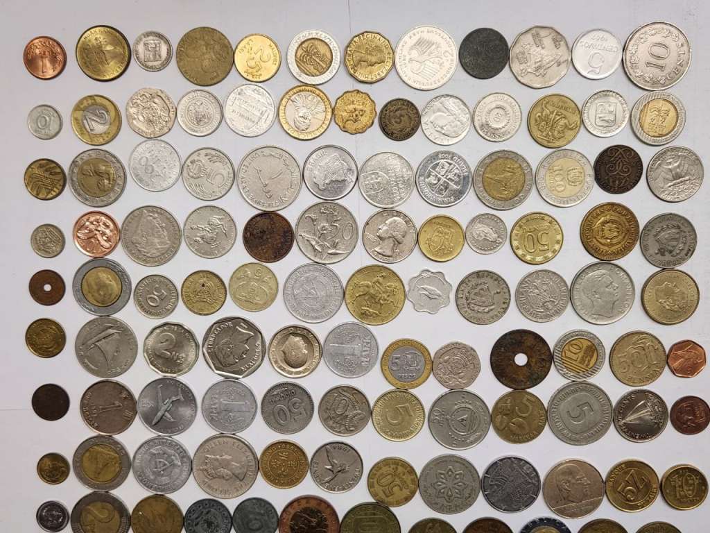 Набор иностранных монет 145 штук