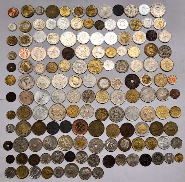 Набор иностранных монет 145 штук
