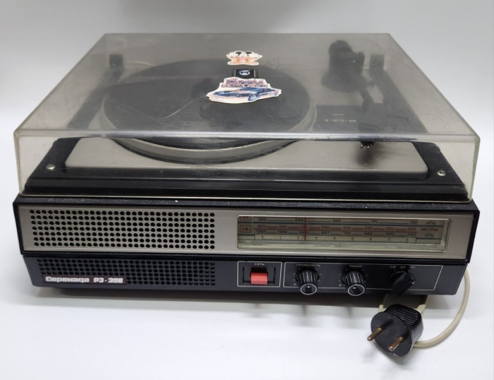 Проигрыватель виниловых пластинок Серенада РЭ-308