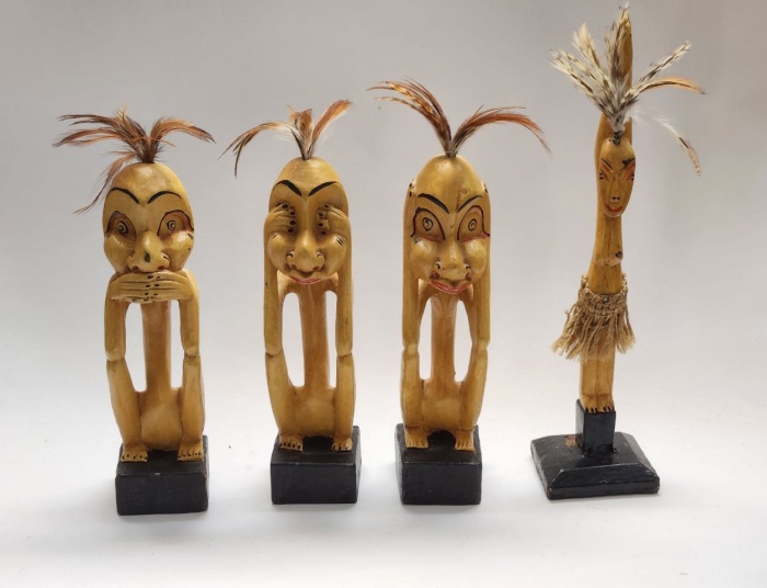 Статуэтки 4 шт деревянные аборигены с перьями