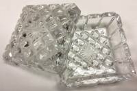 Шкатулка квадратная, стеклянная, 9 х 9 см. (сост. на фото)