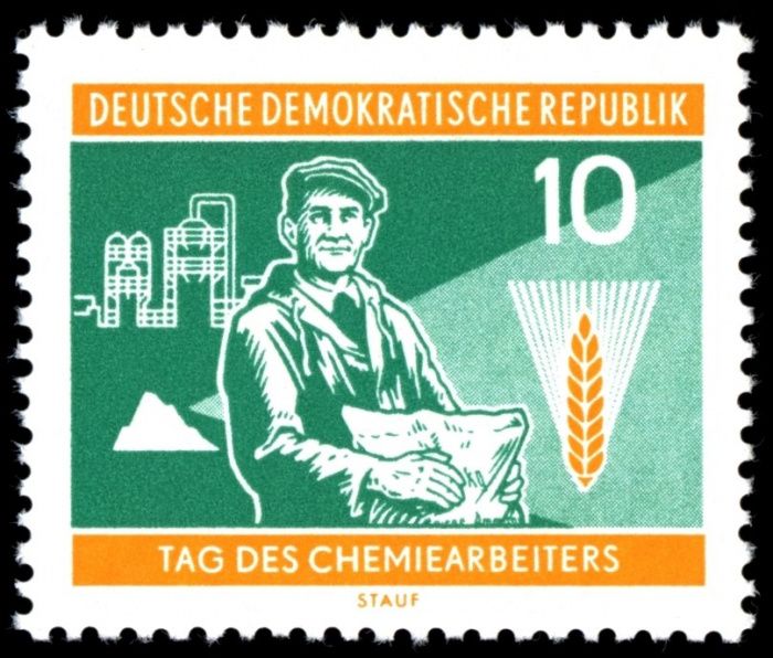 (1960-056) Марка Германия (ГДР) &quot;Сельское хозяйство&quot;    Химическая промышленность II Θ