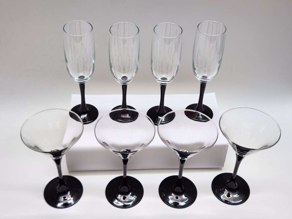Бокалы для мартини шампанского коктейлей стекло прозрачное на черной ножке 8 штук