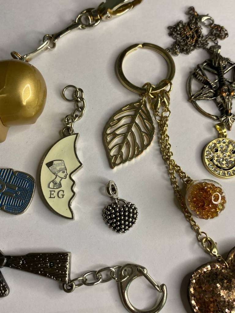 Набор 7 подвесок и 3 брелка