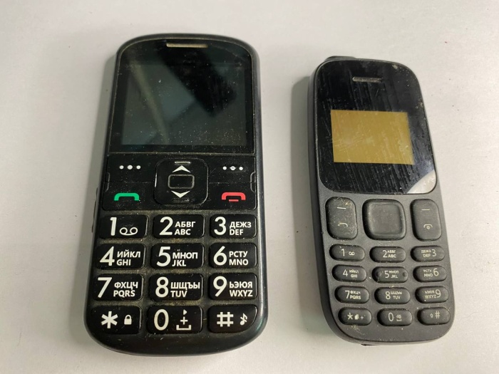 Телефон мобильный кнопочный, 2 шт