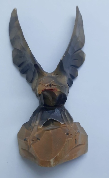 Деревянная скульптура "Орёл", высота 13 см., (сост. на фото)