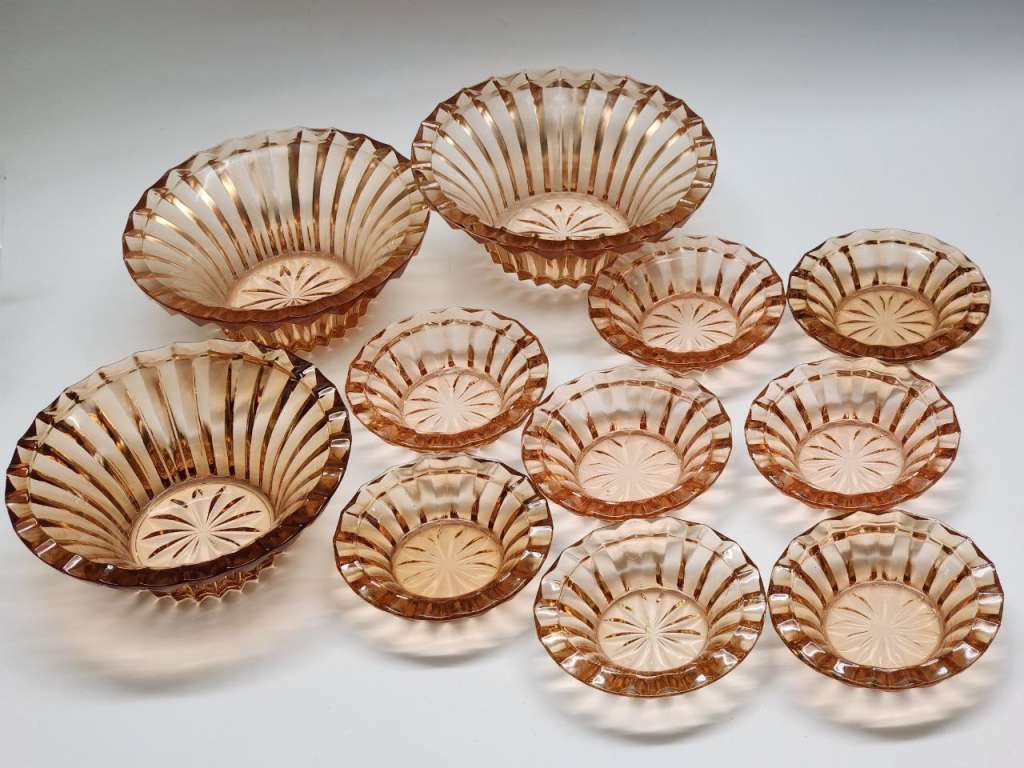 Салатники конфетницы розетки икорницы цветное карамельное стекло СССР 11 предметов