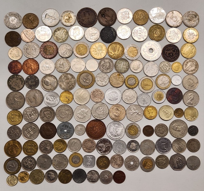 Набор иностранных монет 130 штук