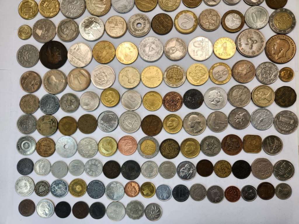Набор иностранных монет 160 штук