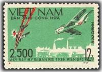 (1967-032) Марка Вьетнам "Воздушный бой"   2500 сбитых самолетов США III Θ