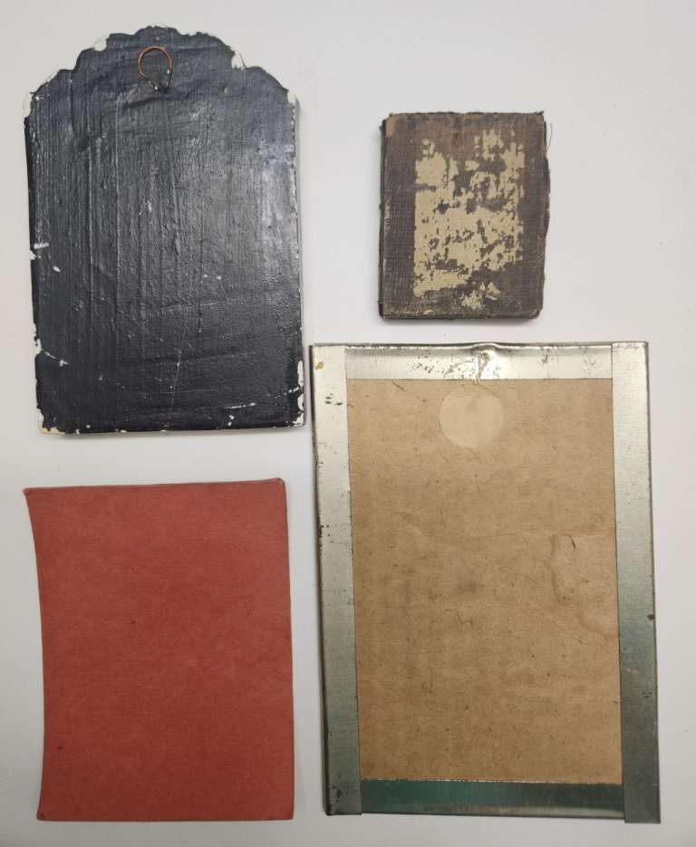 Иконы старинные 4 штуки миниатюрные 19 век 