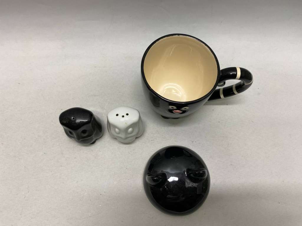 Чашка с крышкой и емкости для специй