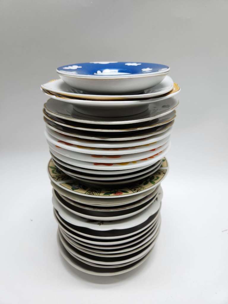 Блюдца чайные кофейные 29 штук разные 