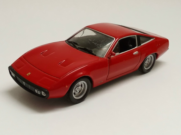Модель автомобиля Ferrari 365 GT C/4 1962 без коробки масштаб 1\43