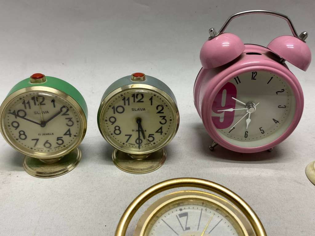 Часы будильник настольные 5 шт, требуют ремонта