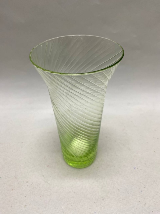 Ваза 18,5 см цветное стекло СССР