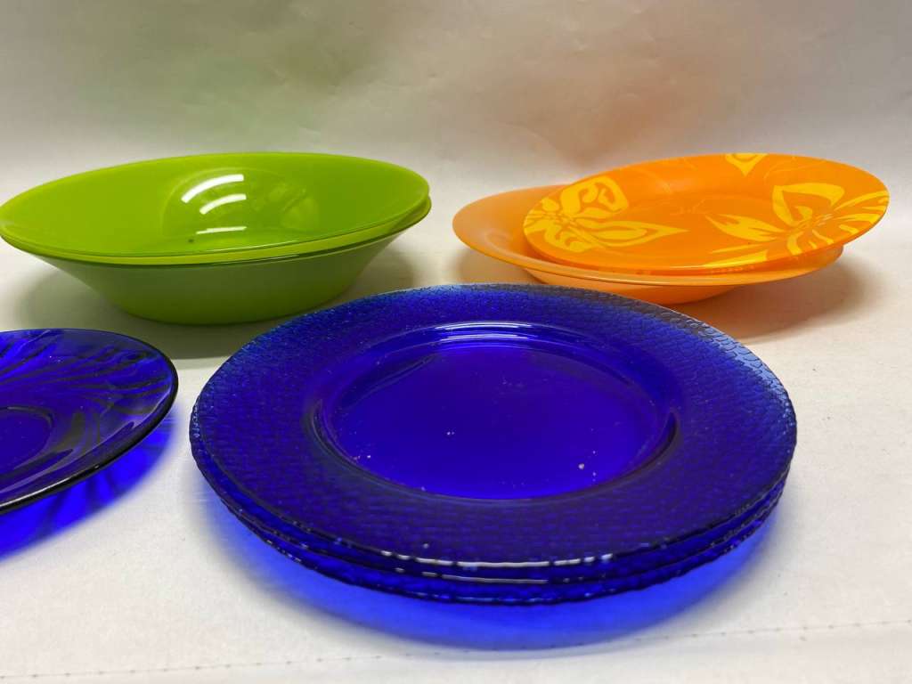 Тарелки десертные, суповые разноцветные, стекло