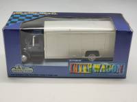 Модель авто масштаб 1:43 International 4200 в коробке