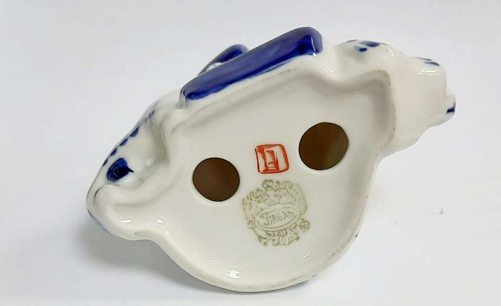 Фарфоровый сувенир &quot;Хозяюшка&quot;, гжель