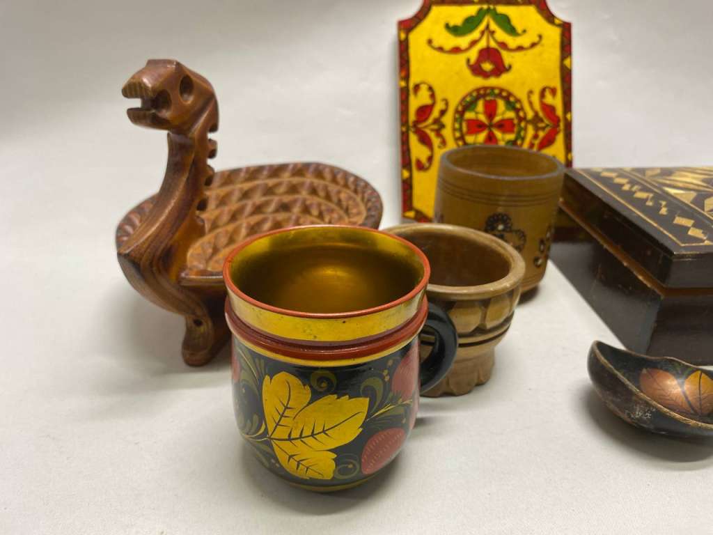 Сувениры из дерева стаканы, шкатулка, ладья, ложка