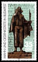 (1987-072) Марка Германия (ГДР) "Монумент в Будапеште"    Мемориалы III O