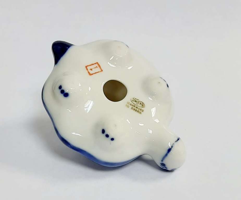 Фарфоровый сувенир &quot;Черепаха&quot;, гжель