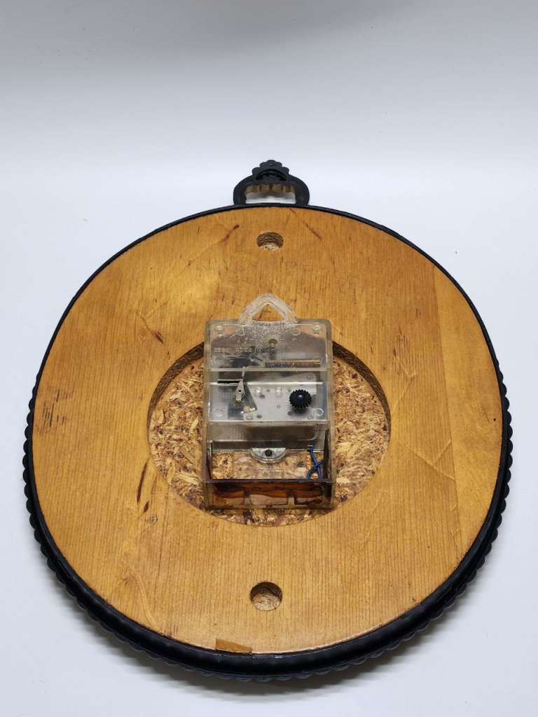 Часы настенные Янтарь кварц (рабоспособность не проверялась)