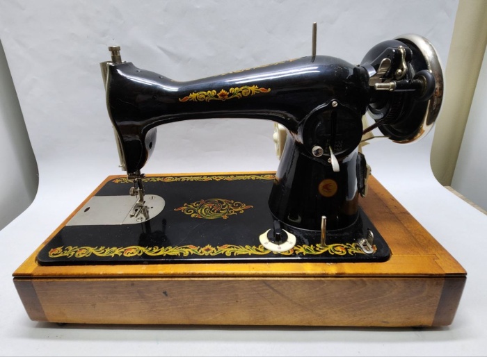 Швейная машина Подольск с электроприводом, в  футляре (рабочая)