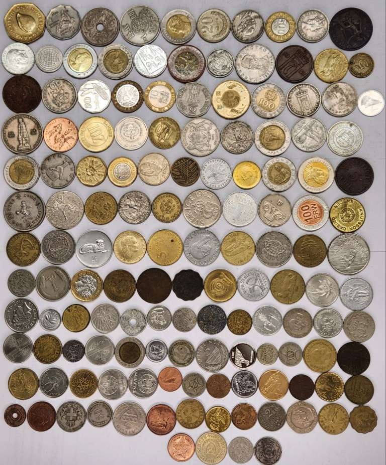 Набор иностранных монет 140 штук