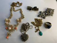 Набор 6 предметов, 2 подвески с цепочкой, колье, кольцо, брошь и заколка