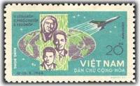 (1965-016) Марка Вьетнам "Комаров, Феоктистов и Егоров"   Полет корабля Восход III Θ