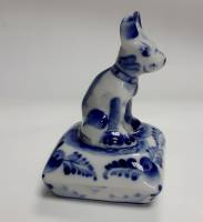 Фарфоровый сувенир "Щенок на подушке", гжель, авторская работа