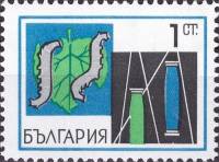 (1969-009) Марка Болгария "Выращивание шелкопряда"   Шелководство III O