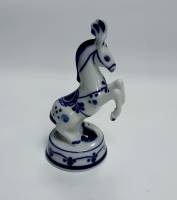 Фарфоровый сувенир "Лошадь", гжель, авторская работа.
