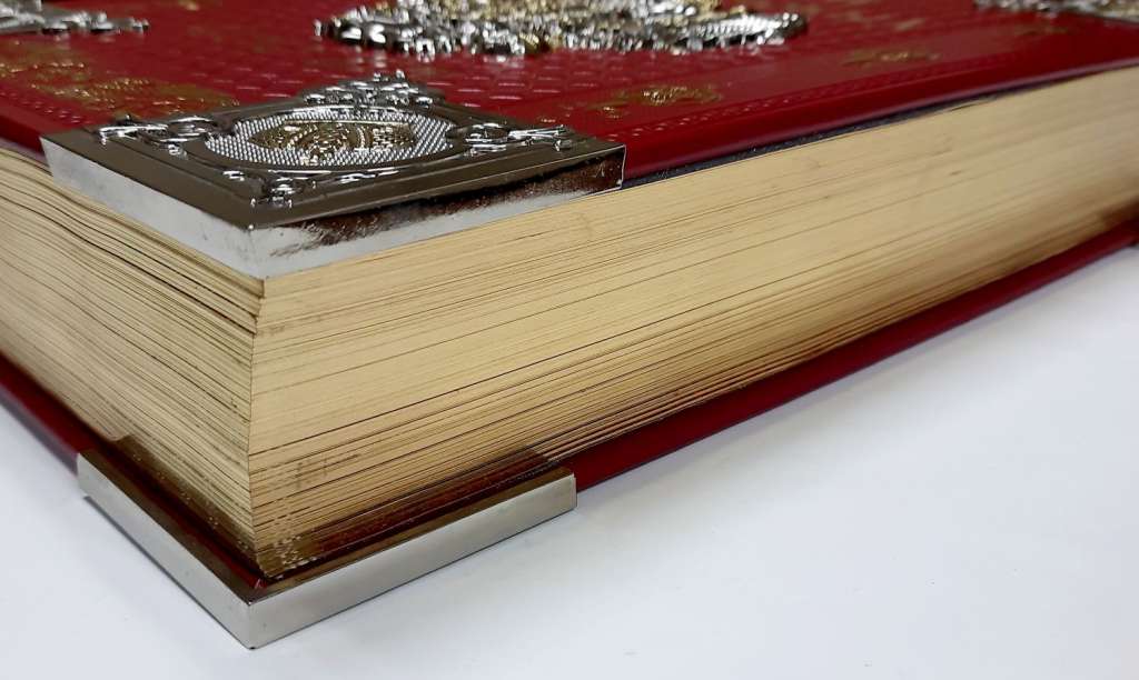Книга Дом Романовых. 400 лет 2013 Подарочная РООССА Твёрдая обл. 1 215 с. С цветными иллюстрациями