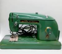 Электрическая швейная машинка "Волга", Тула (сост. на фото)