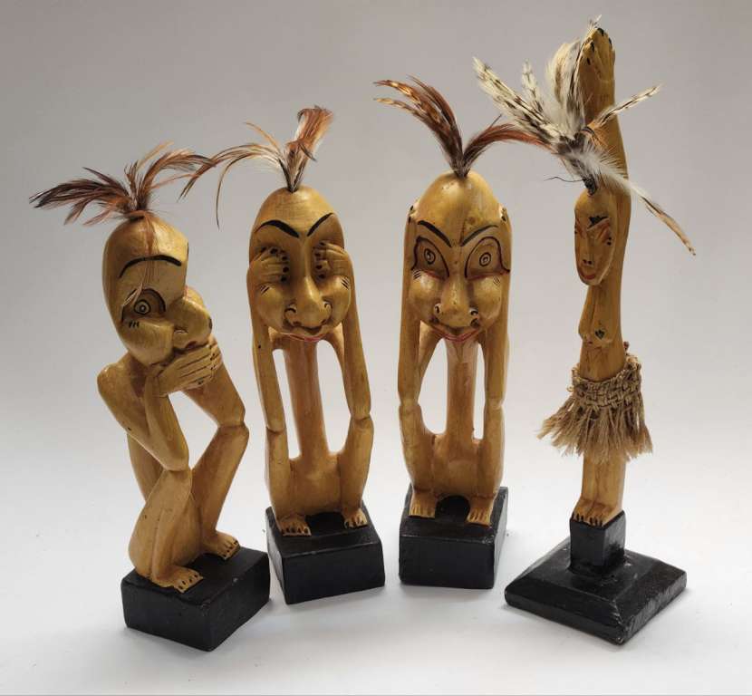 Статуэтки 4 шт деревянные аборигены с перьями