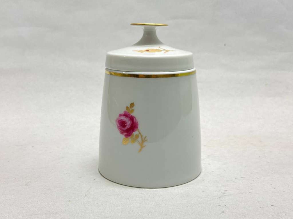 Банка с крышкой фарфор