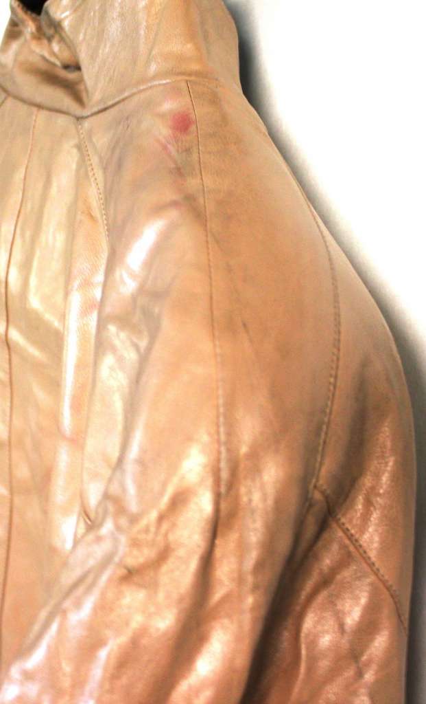 Куртка женская, кожа, р-р 58-60, присутствуют  пятна, грязь (сост. на фото)
